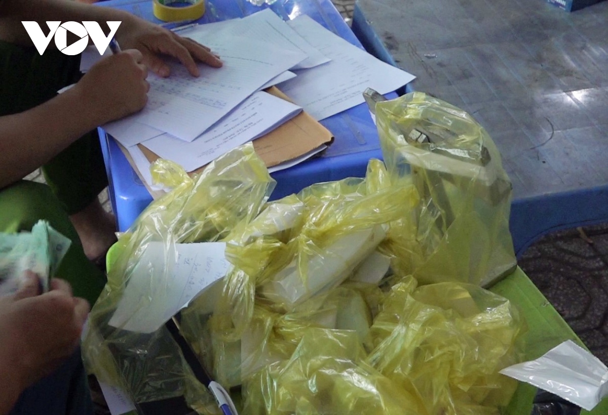 Nhiều đối tượng đá gà qua mạng trong quán cà phê